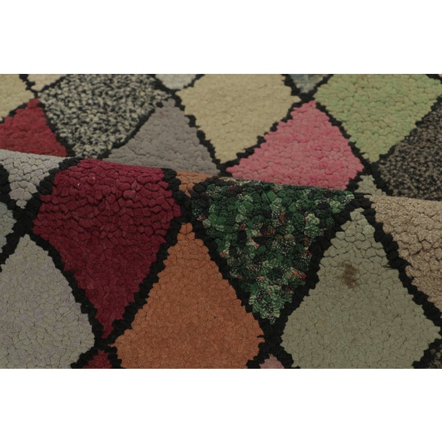 Antique Hooked Rug With All-Over Diamond Lattice Design - Rug & Kilim For Sale In New York - Image 6 of 7