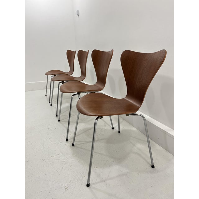 Model 3107 Chairs in Teak by Arne Jacobsen for Fritz Hansen, 1960s, Set of 4 For Sale - Image 3 of 14