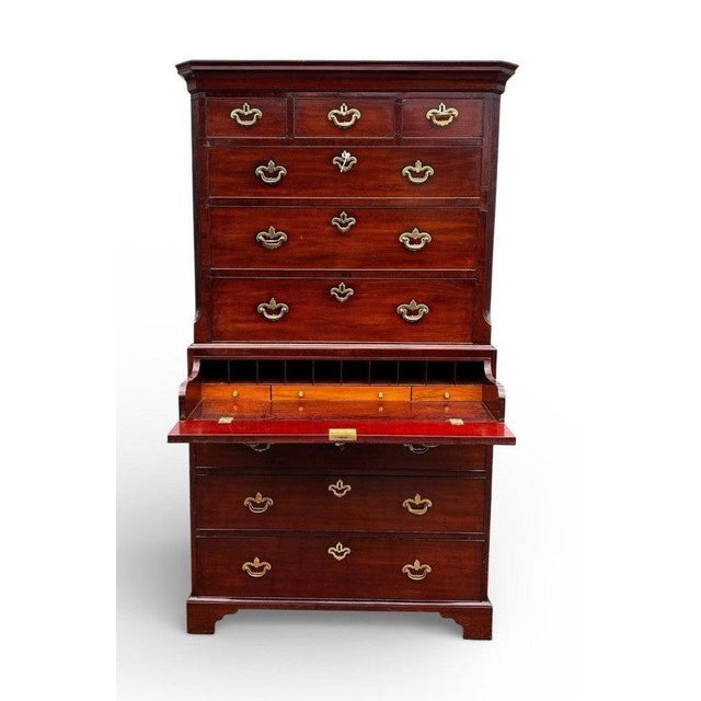 George II Chest of Drawers in Mahogany For Sale - Image 3 of 18