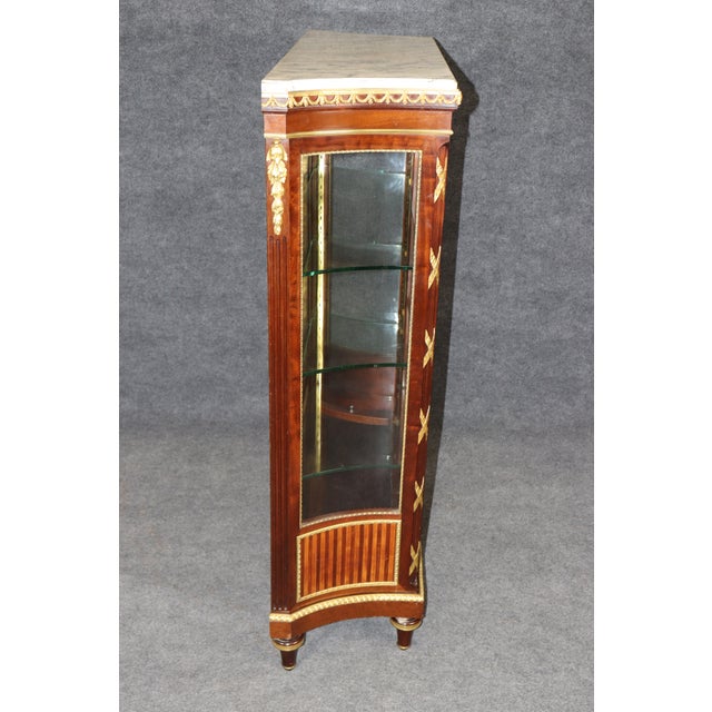 French Louis XVI Style Ormolu Mounted Marble Top Vitrine by Francois Alix For Sale - Image 4 of 17