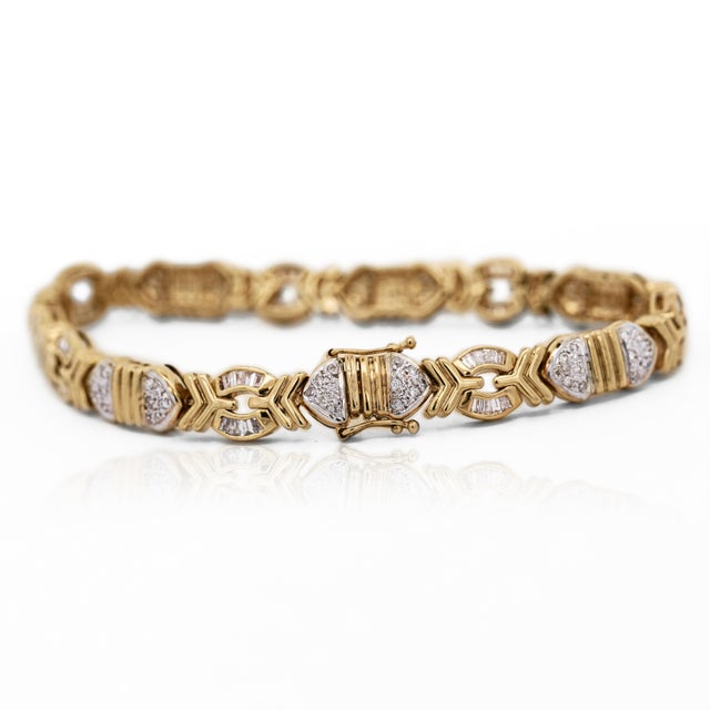 4.6 Carat Diamond Multi-Shape Link 18k Gold Unisex Bracelet For Sale - Image 4 of 5