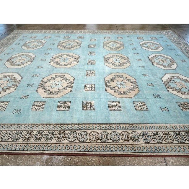 Galerie Shabab Collection Mid-20th Century Turkish Oushak Large Room Size Carpet For Sale - Image 4 of 8