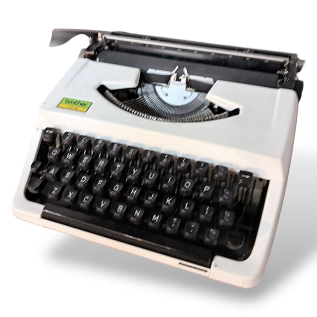 1960s Mid-Century 700 Portable Typewriter from Brother, 1960s For Sale - Image 5 of 8