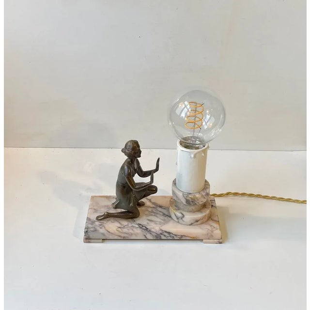 Art Deco Figural Table Lamp in Bronze and Marble, France, 1930s For Sale - Image 4 of 10