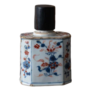 A Chinese Imari Tea Caddy, Kangxi, 18th Century