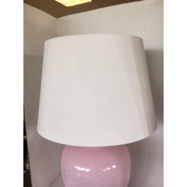 1970s Mid-Century Modern Pair of Murano Glass Pink Swirl Table Lamps Made in Italy For Sale - Image 5 of 13