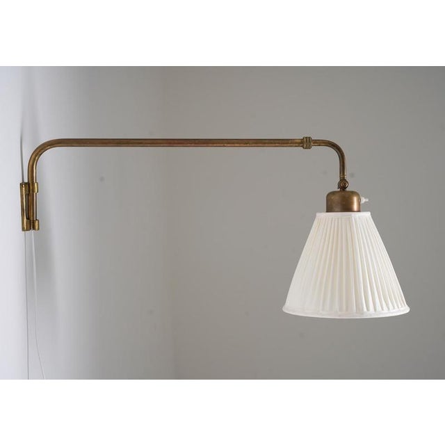 This Swedish telescoping wall lamp, crafted during the 1940s, blends utility with timeless elegance. Its extendable arm,...
