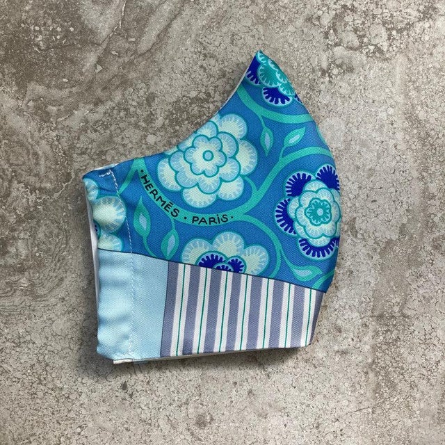 Contemporary Hermes L'Art du Sarasa Silk Scarf Face Covering For Sale - Image 3 of 9