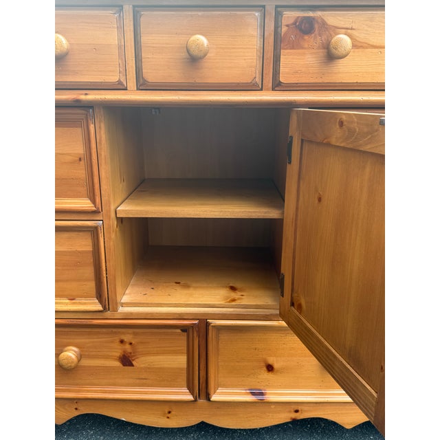 Broyhill Yorkshire Market Rustic Pine Farmhouse Dresser For Sale In New York - Image 6 of 12