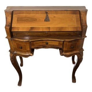 Early 20th Century Venetian Louis XV Style Serpentine Shape Lady Desk For Sale