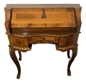 Early 20th Century Venetian Louis XV Style Serpentine Shape Lady Desk