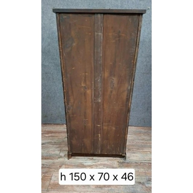 Charming Restoration-style mahogany and mahogany veneer chest of drawers. Opening at the front with a series of stacked...