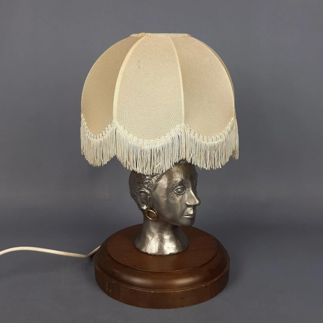 Sculptural Female Face Table Lamp in Aluminum and Wood, 1960s For Sale - Image 3 of 17