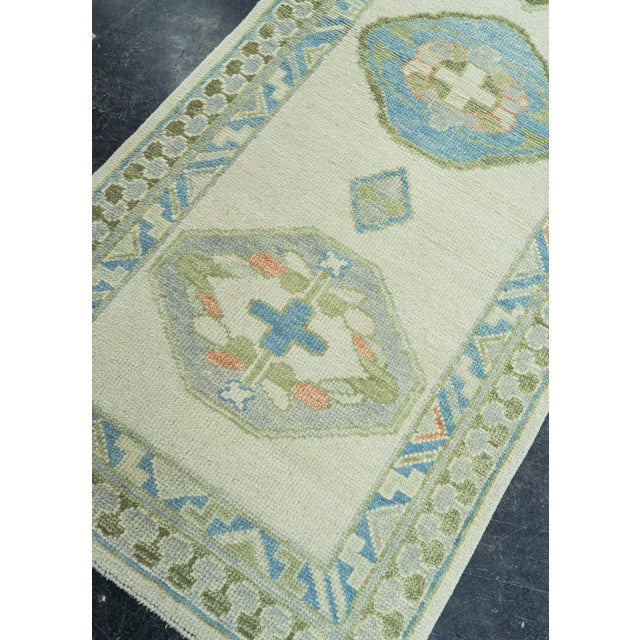 Tan Turkish Oushak Rug 2'7" x 8'4" #19158 For Sale - Image 8 of 8