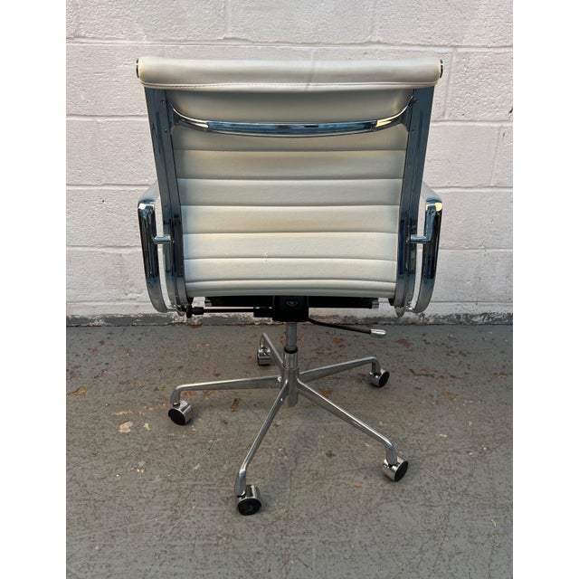 Mid-Century Herman Miller Style Rolling Office Chair, Attributed For Sale - Image 11 of 17