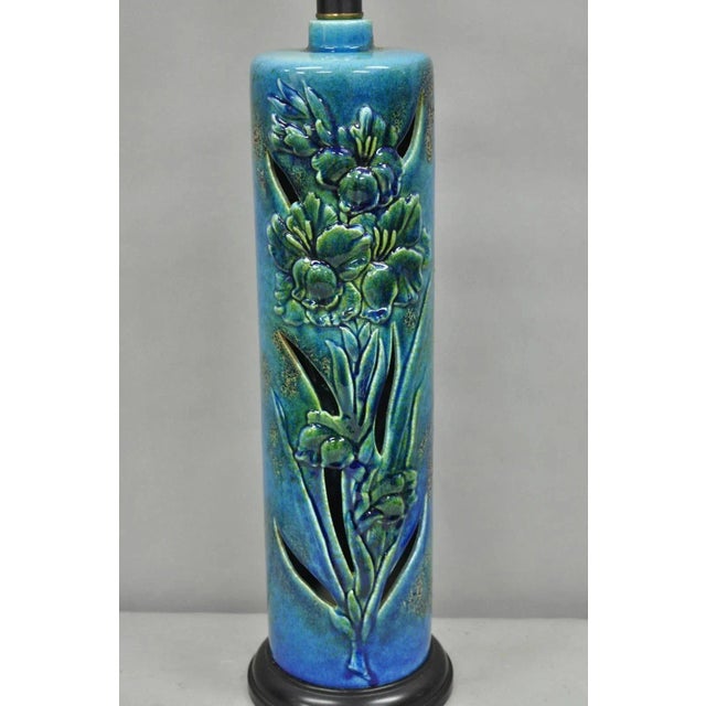 Mid-Century Modern Vintage Mid 20th Century Tall Royal Haeger Attr Blue Glazed Ceramic Pottery Floral Table Lamp For Sale - Image 3 of 12