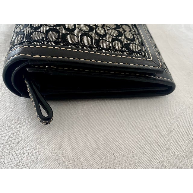 Coach Vintage Soho Signature C Buckle Ladies Wallet Mint Condition. For Sale - Image 9 of 18