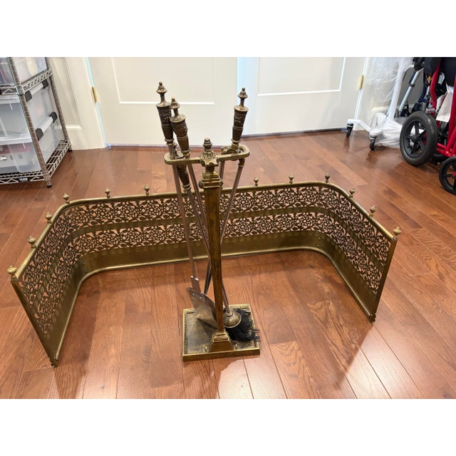 Vintage 19th Century English 5-Piece Ornate Brass Pierced Fireplace Fender and Tool Companion Set For Sale In New York - Image 6 of 12