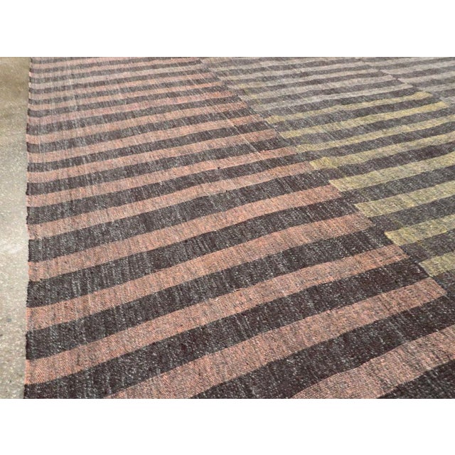 Galerie Shabab Collection Mid-20th Century Handmade Turkish Flatweave Kilim Oversize Carpet For Sale In New York - Image 6 of 9