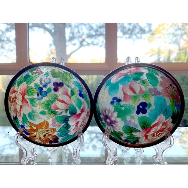 Japonisme Pair of Early Japanese Plique-a-Jour Bowls from Nagoya For Sale - Image 3 of 12