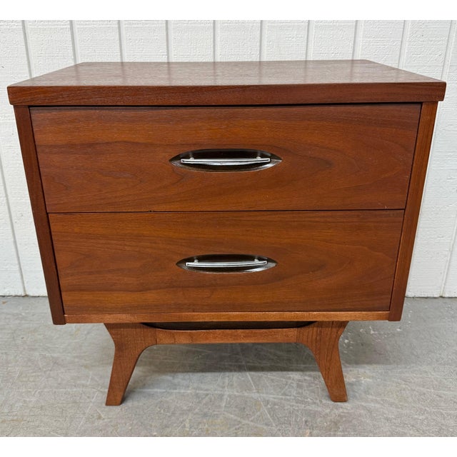 Wood Mid-Century Modern Walnut Nightstands - Set of 2 For Sale - Image 7 of 9