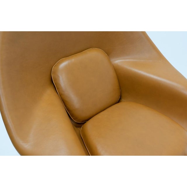 Set of Womb Chair and Ottoman by Eero Saarinen for Knoll, 2000s For Sale - Image 11 of 18