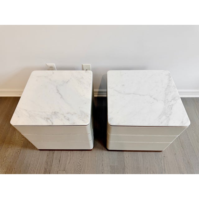 Poltrona Frau Pair of Poltrona Frau Fidelio Notte Nightstands in Leather and Marble For Sale - Image 4 of 11