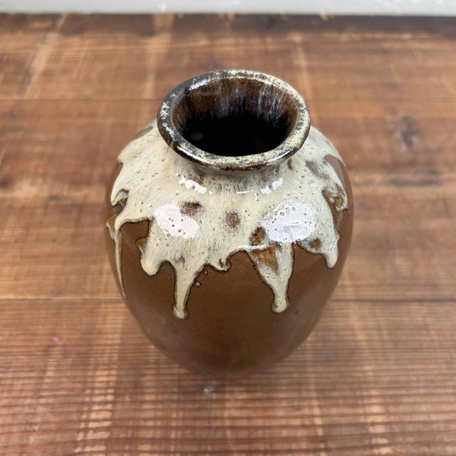 Unique artisanal ikebana from the 1970s, Japan. Dimensions: height 17 cm, diameter 10 cm. This vase has an earthy brown...