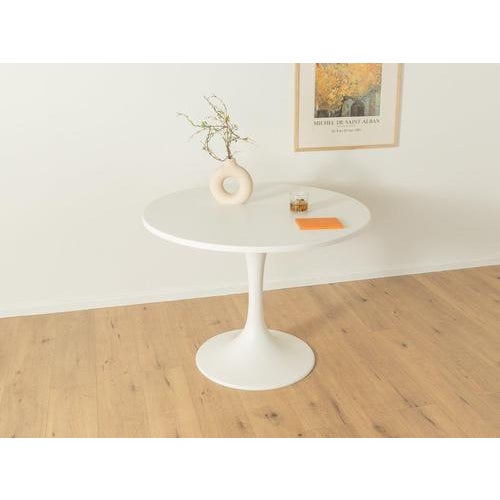 Unique Tulip dining table, Lübke Perfect design: perfect proportions and unmistakable attention to detail.High-quality...