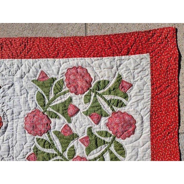 19Thc Applique of Wreath of Roses Quilt From Pennsylvania For Sale In Los Angeles - Image 6 of 7