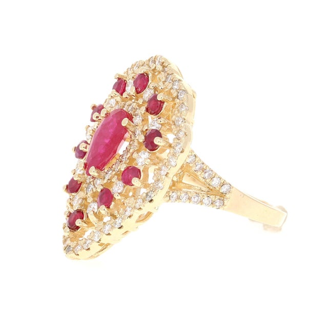 Contemporary Roshe Jewels 3.38 Carat Ruby Diamond 14 Karat Yellow Gold Cocktail Ring, Size 7 For Sale - Image 3 of 8