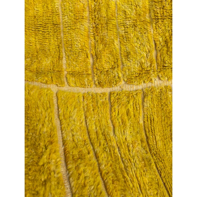 Mid-Century Modern Handwoven Yellow M'rirt Moroccan Rug – Luxury High Pile Wool Carpet 200 X 300 Cm For Sale - Image 3 of 12