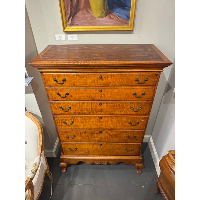 1950s Mid 20th Century Vintage Eldred Wheeler Tiger Maple Chest on Frame For Sale - Image 5 of 8