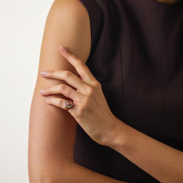 This Retro tank ring is a wonderful example of 1940’s design, crafted in warm 14k rose gold with the bold geometry and...