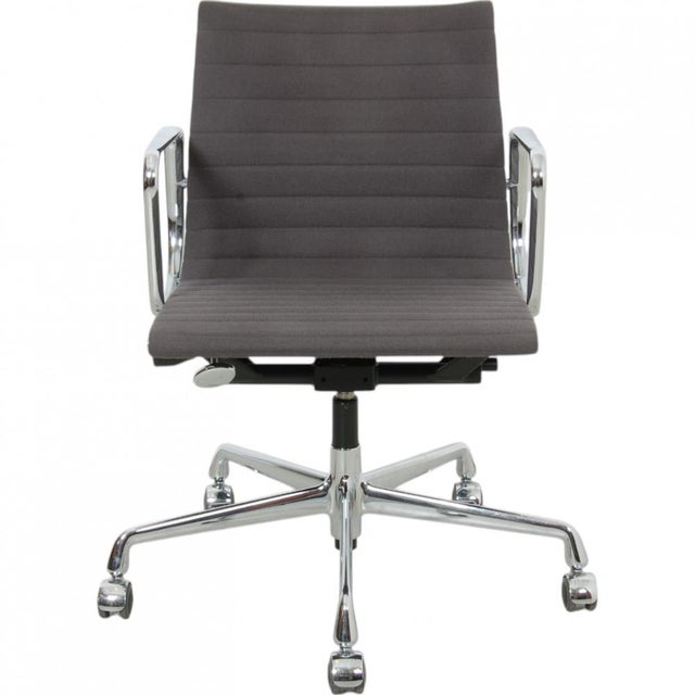EA-117 Office Chair in Grey Hopsack Fabric by Charles Eames For Sale - Image 16 of 16