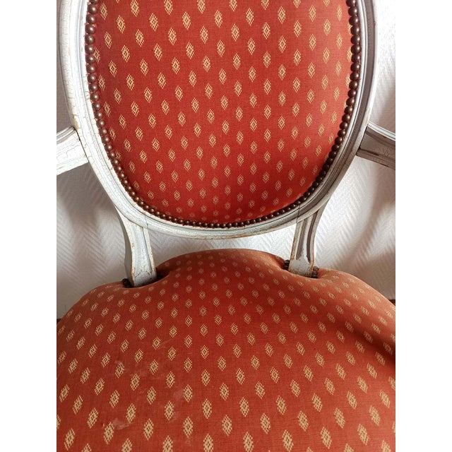 Beige Louis XVI Medallion Cabriolet Armchairs, 1890s, Set of 2 For Sale - Image 8 of 16