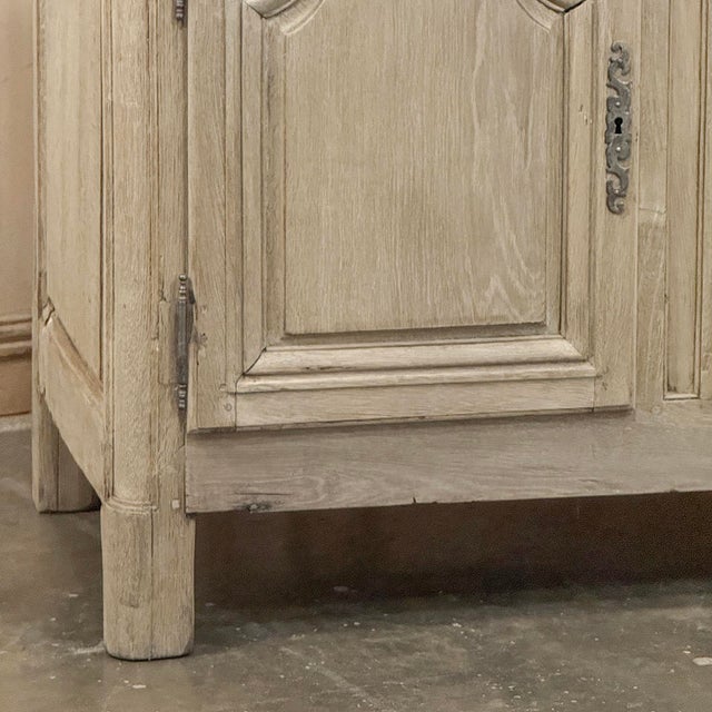 Wood 18th Century Country French Louis XIV Buffet in Stripped White Oak For Sale - Image 7 of 18