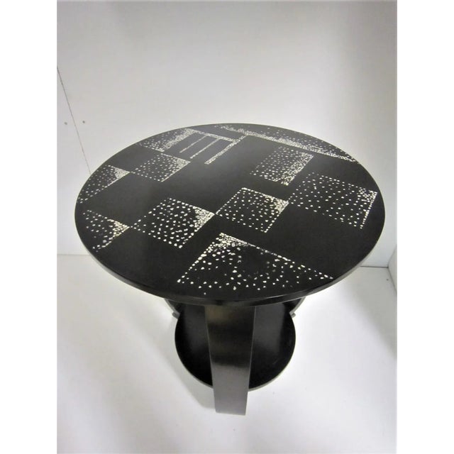 French Art Deco Black and White Egg Shell Lacquer Round Side Table For Sale - Image 10 of 13