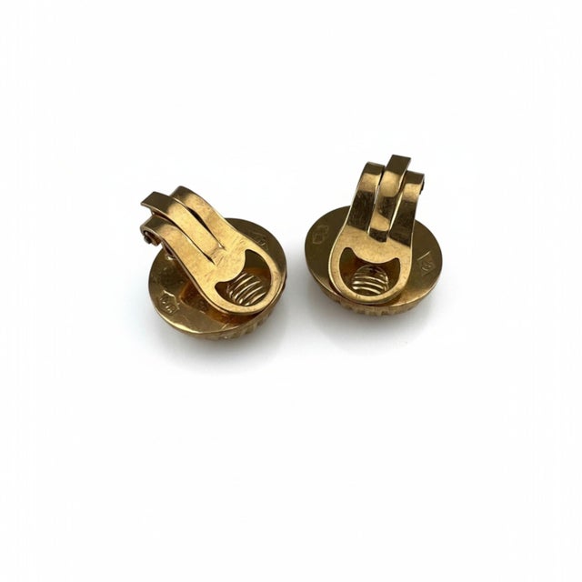 18k Yellow Fluted Gold Lever Back Ear Clips 0.60 Inch by 0.50 Inch, Pair For Sale - Image 9 of 10