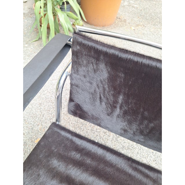 Mid-Century Modern Armchairs Mod LC1 by Le Corbusier, Pierre Janneret for Cassina, 1970s, Set of 2 For Sale - Image 3 of 11