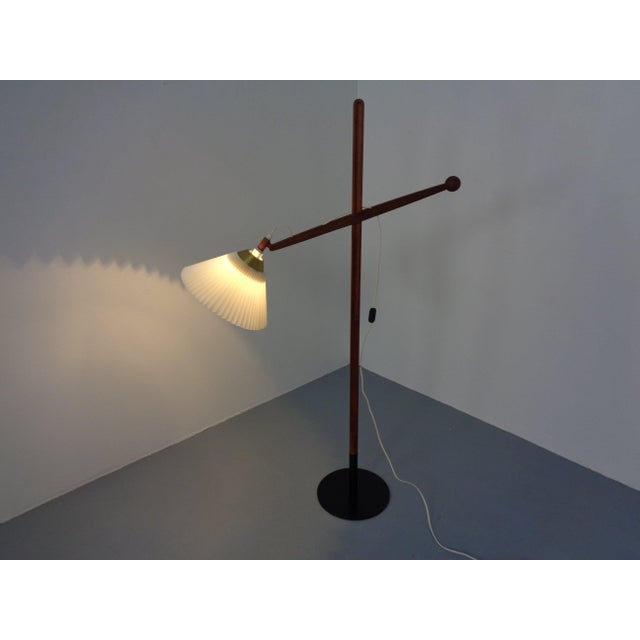 Metal Model 325 Adjustable Floor Lamp in Teak by Vilhelm Wohlert for Le Klint, Denmark, 1950s For Sale - Image 7 of 18