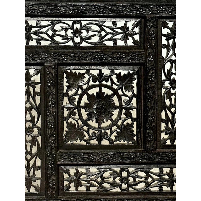 Intricately Carved Openwork 4 Panel Ebony Black Oak Floor Screen With Vines, Leaves and Grapes (Room Divider) For Sale - Image 4 of 7