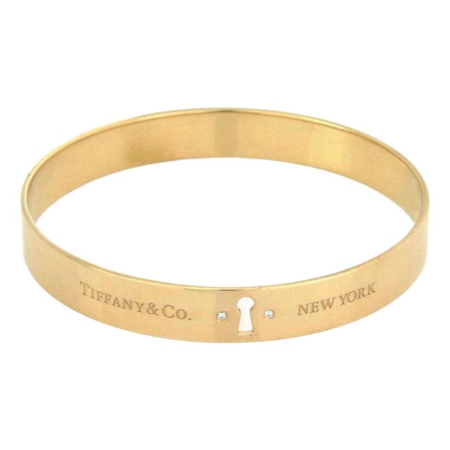 Tiffany & Co. 18k Yellow Gold Keyhole Lock Bangle Bracelet For Sale