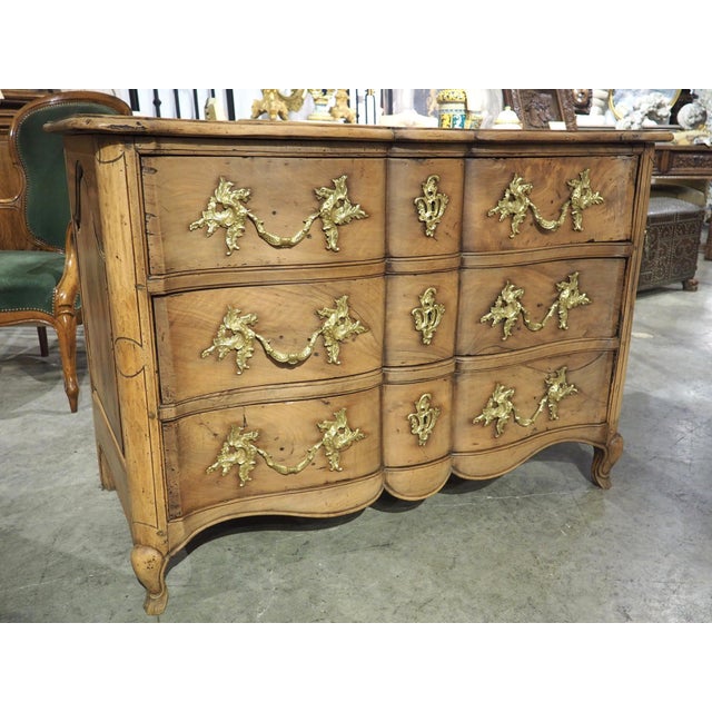 Circa 1750 French Crossbow Front Commode in Lightly Scrubbed Walnut For Sale - Image 15 of 18
