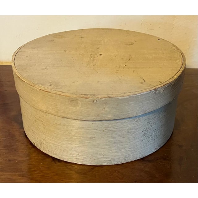 Antique 19th Century American Shaker Paint Decorated Wood Pantry Box in Cream Butter Color For Sale - Image 4 of 12