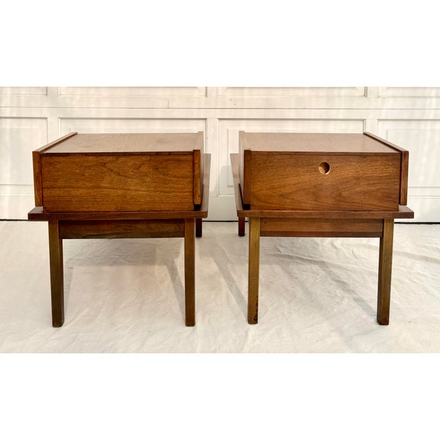 1960s Pair of MCM Stanley Furniture Walnut 2-Tier Stepped Nightstands Side Tables For Sale - Image 18 of 18