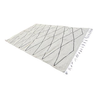 Mid-Century Modern Moroccan White Flatwoven Kilim Rug - 9.8 X 6.63 Ft For Sale
