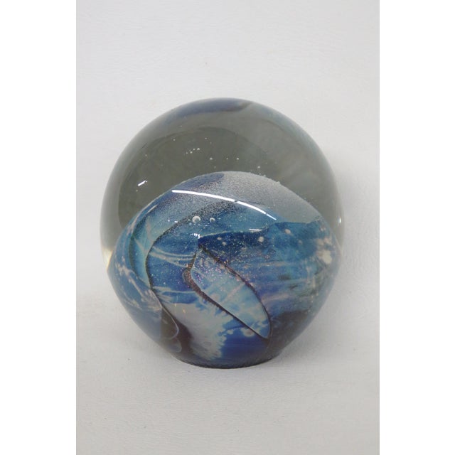 Robert Eickholt Robert Eickholt Paperweight Iridescent Blue Purple Signed 1987 Art Glass 4809b For Sale - Image 4 of 10