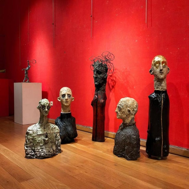 Figurative Mixed Media Bust Sculpture in Ceramic Oxides and Carved Fir by Óscar Aldonza Torres, 2021 For Sale - Image 15 of 16