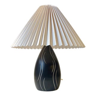 Scandinavian Modern Black White Sgrafitto Table Lamp by Elisabeth Loholt, 1950s For Sale